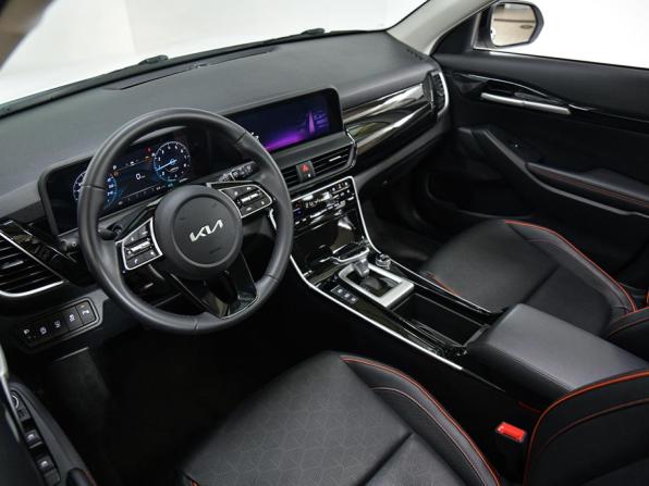 Kia Seltos I Рестайлинг с пробегом 2024 года, цена 2 599 000 рублей, 26083 км, внедорожник, Автокод Объявления