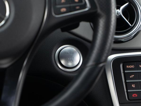 Mercedes-Benz GLA I (X156) Рестайлинг с пробегом 2019 года, цена 2 970 111 рублей, 41944 км, внедорожник, Автокод Объявления