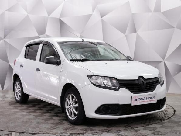 Renault Sandero II с пробегом 2015 года, цена 696 000 рублей, 181100 км, хэтчбек, Автокод Объявления