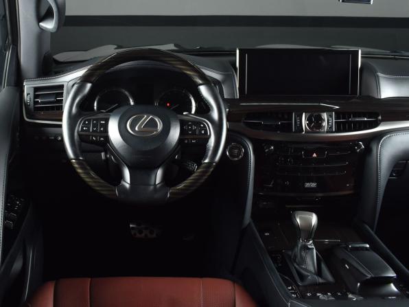 Lexus LX III Рестайлинг 2 с пробегом 2018 года, цена 8 549 995 рублей, 186670 км, внедорожник, Автокод Объявления