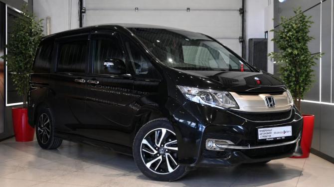 Honda Stepwgn V с пробегом 2016 года, цена 1 879 000 рублей, 132347 км, минивэн, Автокод Объявления