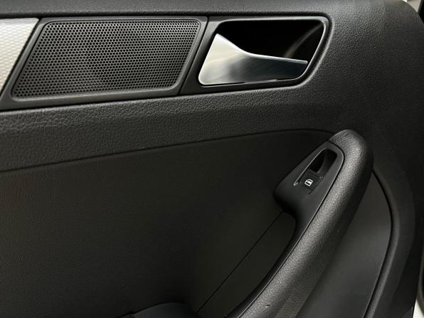 Volkswagen Jetta VI Рестайлинг с пробегом 2015 года, цена 980 000 рублей, 203323 км, седан, Автокод Объявления