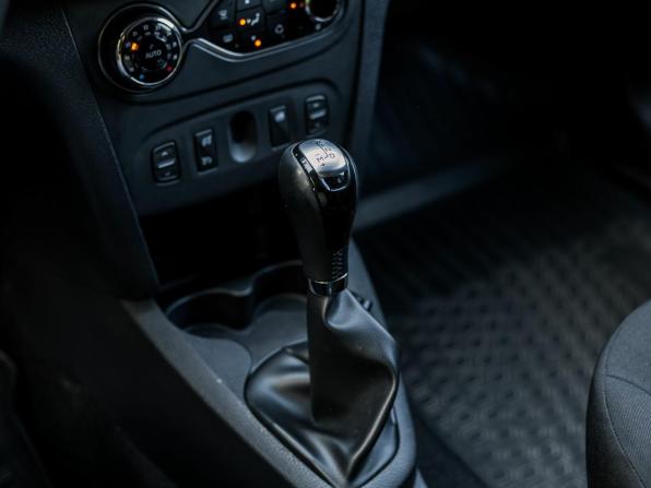 Renault Sandero II Рестайлинг с пробегом 2019 года, цена 1 075 000 рублей, 86512 км, хэтчбек, Автокод Объявления