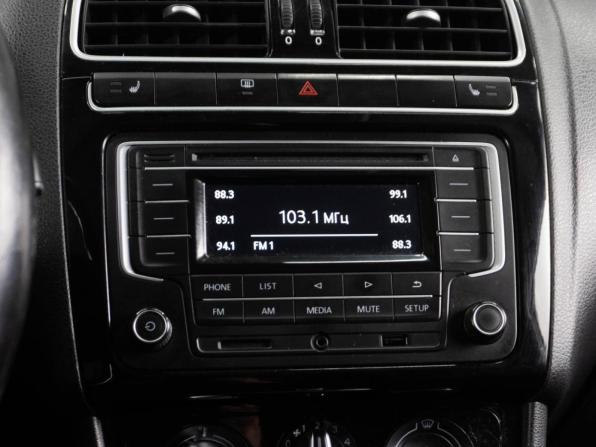 Volkswagen Polo V Рестайлинг с пробегом 2018 года, цена 880 000 рублей, 194923 км, седан, Автокод Объявления