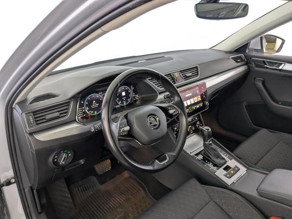Skoda Superb III Рестайлинг с пробегом 2021 года, цена 2 500 000 рублей, 133030 км, лифтбек, Автокод Объявления