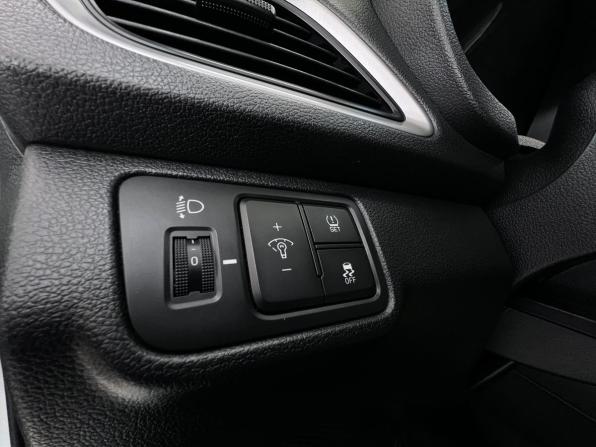 Hyundai Solaris II с пробегом 2018 года, цена 1 310 000 рублей, 145000 км, седан, Автокод Объявления