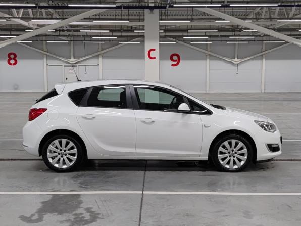 Opel Astra J Рестайлинг с пробегом 2012 года, цена 900 000 рублей, 129425 км, хэтчбек, Автокод Объявления