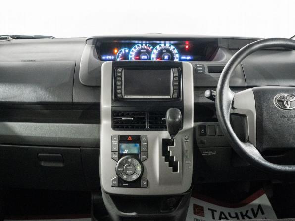 Toyota Voxy II (R70) с пробегом 2008 года, цена 1 275 000 рублей, 187315 км, минивэн, Автокод Объявления
