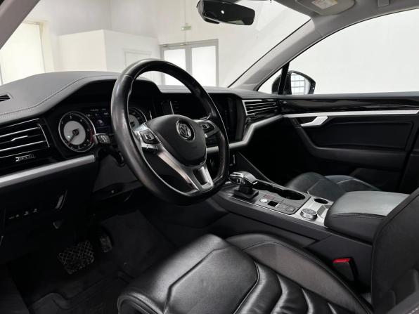 Volkswagen Touareg III с пробегом 2018 года, цена 4 140 000 рублей, 141000 км, внедорожник, Автокод Объявления
