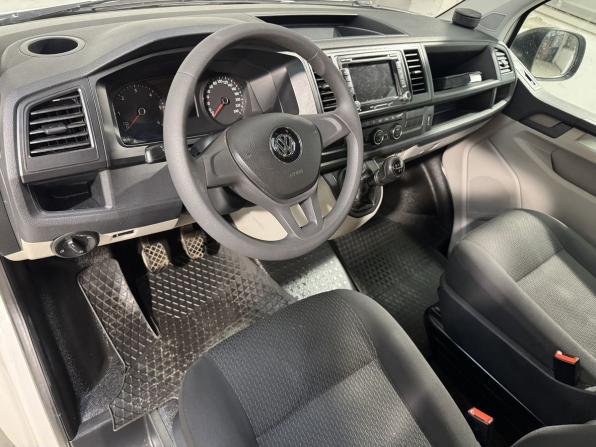 Volkswagen Caravelle T6 с пробегом 2015 года, цена 2 479 800 рублей, 140000 км, минивэн, Автокод Объявления