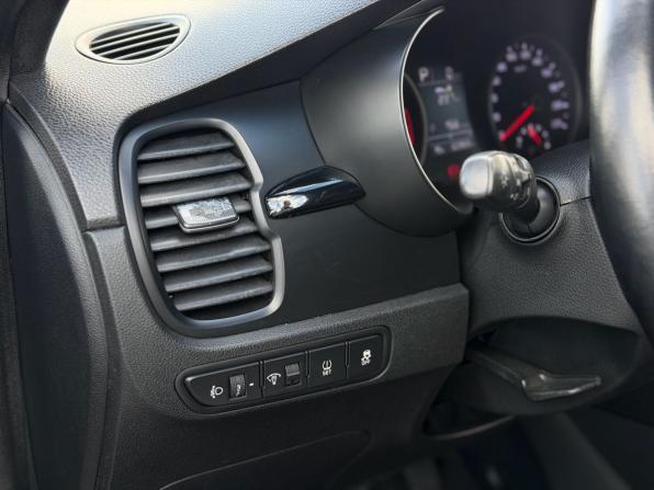 Kia Rio IV с пробегом 2018 года, цена 1 385 000 рублей, 160900 км, седан, Автокод Объявления