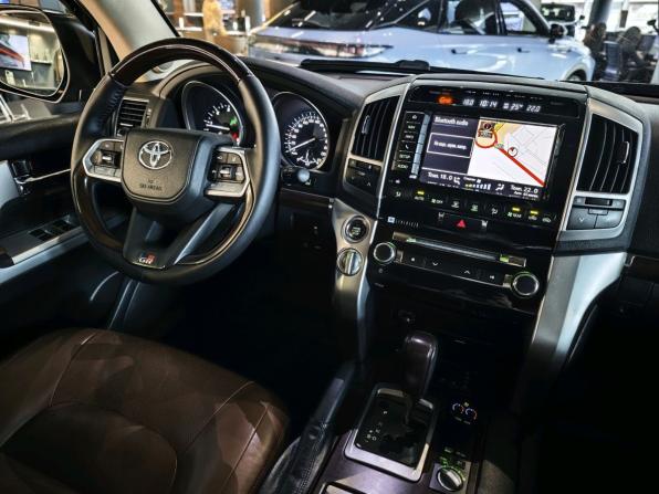 Toyota Land Cruiser 200 Series Рестайлинг 1 с пробегом 2015 года, цена 4 300 000 рублей, 311500 км, внедорожник, Автокод Объявления