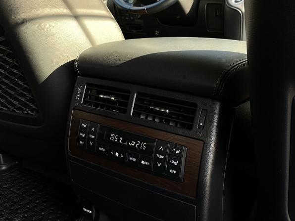 Toyota Land Cruiser 200 Series Рестайлинг 2 с пробегом 2017 года, цена 6 549 000 рублей, 81280 км, внедорожник, Автокод Объявления