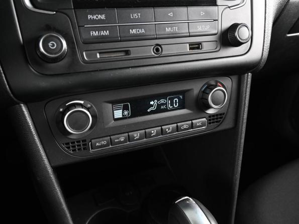 Volkswagen Polo V Рестайлинг с пробегом 2018 года, цена 1 299 000 рублей, 105509 км, седан, Автокод Объявления