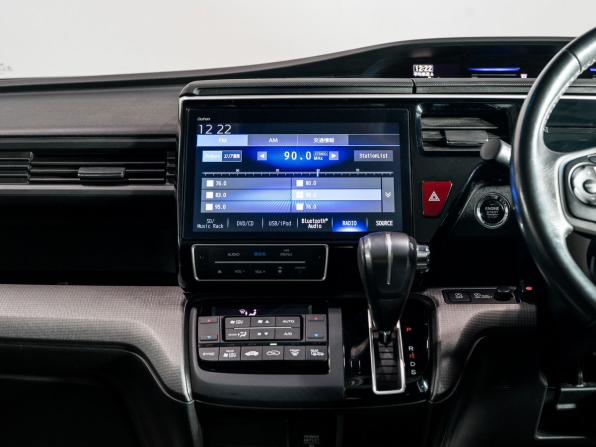 Honda Stepwgn V Рестайлинг с пробегом 2018 года, цена 2 265 000 рублей, 72910 км, минивэн, Автокод Объявления