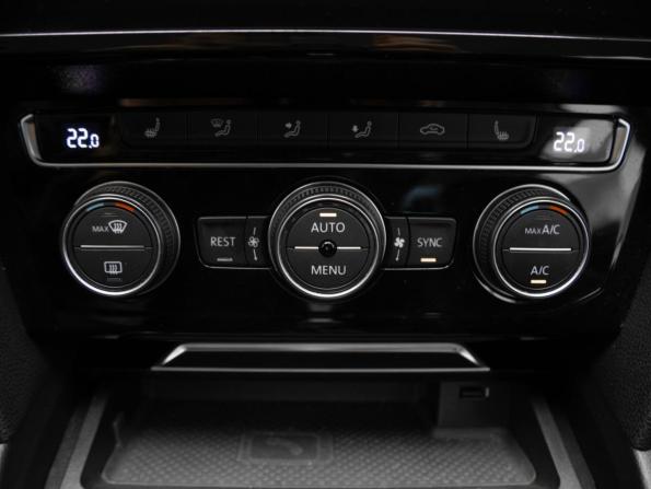 Volkswagen Passat B8 с пробегом 2018 года, цена 2 440 000 рублей, 87507 км, седан, Автокод Объявления