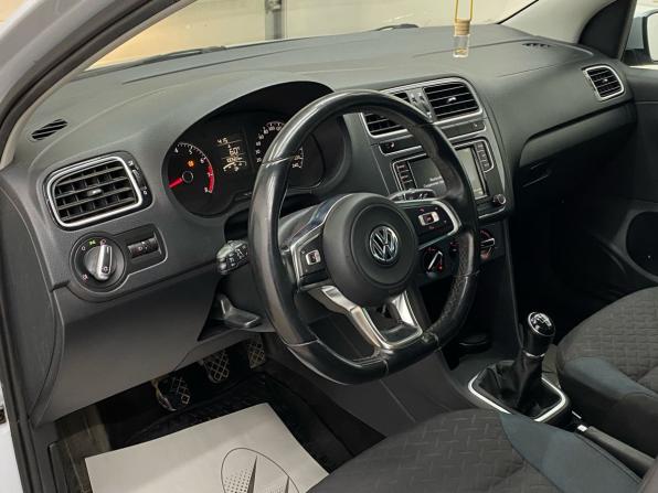 Volkswagen Polo V Рестайлинг с пробегом 2019 года, цена 975 000 рублей, 100565 км, седан, Автокод Объявления