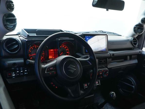 Suzuki Jimny IV с пробегом 2021 года, цена 3 953 055 рублей, 12654 км, внедорожник, Автокод Объявления