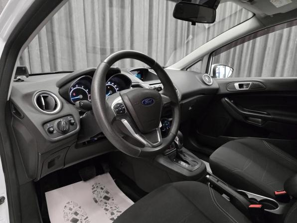 Ford Fiesta Mk6 Рестайлинг с пробегом 2018 года, цена 855 000 рублей, 73274 км, хэтчбек, Автокод Объявления
