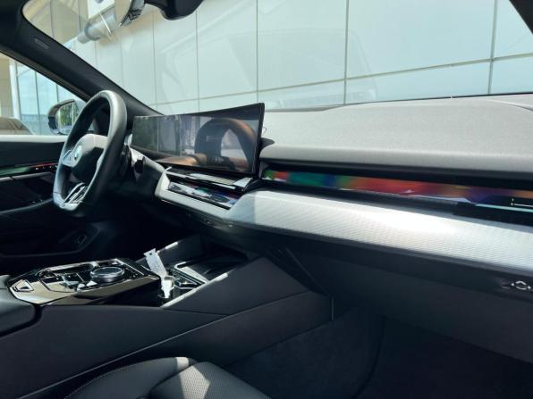 BMW 5 серии VIII (G60/G61/G68) с пробегом 2024 года, цена 7 390 000 рублей, 2200 км, седан, Автокод Объявления