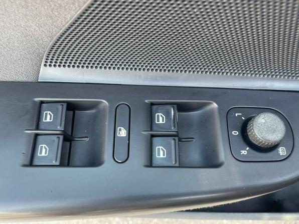 Volkswagen Jetta V с пробегом 2008 года, цена 370 000 рублей, 299003 км, седан, Автокод Объявления