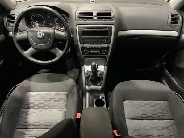 Skoda Octavia II (A5) Рестайлинг с пробегом 2011 года, цена 950 000 рублей, 135346 км, лифтбек, Автокод Объявления