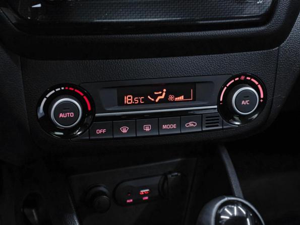 Kia Rio III Рестайлинг с пробегом 2016 года, цена 1 198 000 рублей, 88242 км, седан, Автокод Объявления