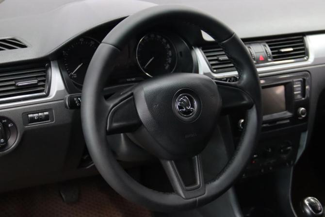 Skoda Rapid I с пробегом 2016 года, цена 825 450 рублей, 240120 км, лифтбек, Автокод Объявления