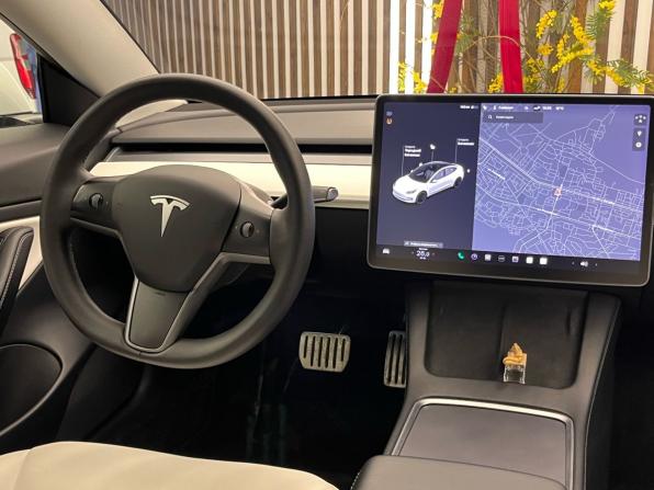 Tesla Model 3 I с пробегом 2021 года, цена 3 290 000 рублей, 93700 км, седан, Автокод Объявления