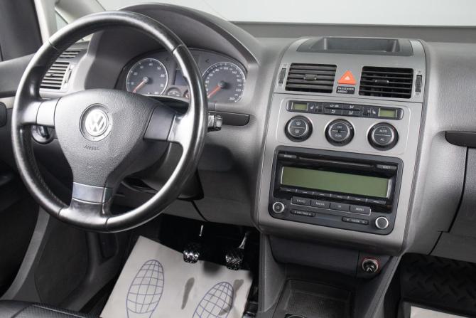 Volkswagen Touran I Рестайлинг с пробегом 2010 года, цена 899 000 рублей, 130000 км, компактвэн, Автокод Объявления