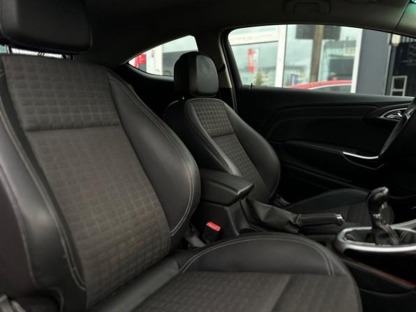 Opel Astra J Рестайлинг с пробегом 2013 года, цена 899 000 рублей, 94243 км, хэтчбек, Автокод Объявления