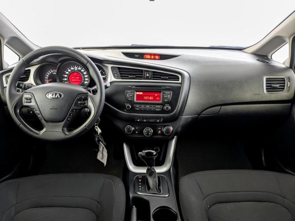 Kia Ceed II Рестайлинг с пробегом 2018 года, цена 1 385 000 рублей, 102124 км, хэтчбек, Автокод Объявления