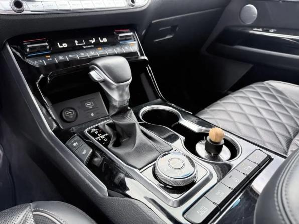Kia Mohave I Рестайлинг 2 с пробегом 2020 года, цена 4 943 000 рублей, 90700 км, внедорожник, Автокод Объявления