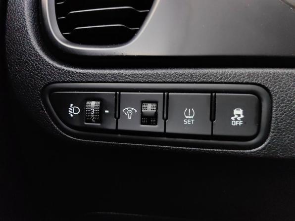 Kia Rio IV Рестайлинг с пробегом 2021 года, цена 1 330 000 рублей, 102644 км, седан, Автокод Объявления