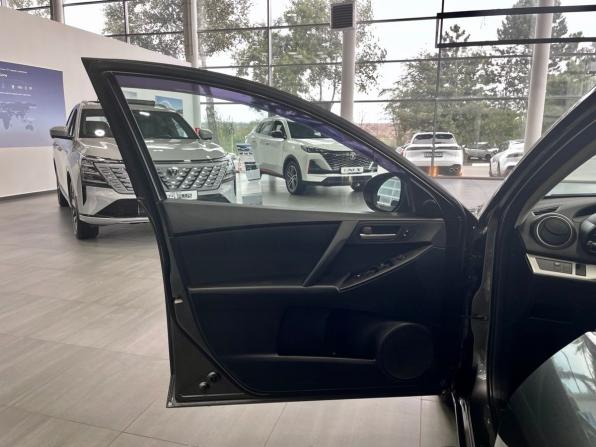 Mazda 3 II (BL) Рестайлинг с пробегом 2012 года, цена 999 900 рублей, 152000 км, седан, Автокод Объявления