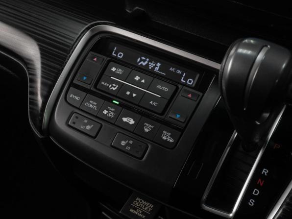 Honda Stepwgn V с пробегом 2016 года, цена 2 249 000 рублей, 189330 км, минивэн, Автокод Объявления