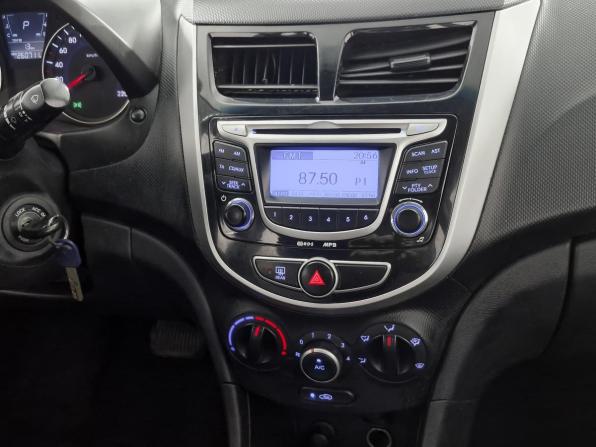 Hyundai Solaris I с пробегом 2013 года, цена 639 000 рублей, 260711 км, седан, Автокод Объявления