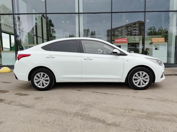 Hyundai Solaris II с пробегом 2019 года, цена 1 599 800 рублей, 64101 км, седан, Автокод Объявления