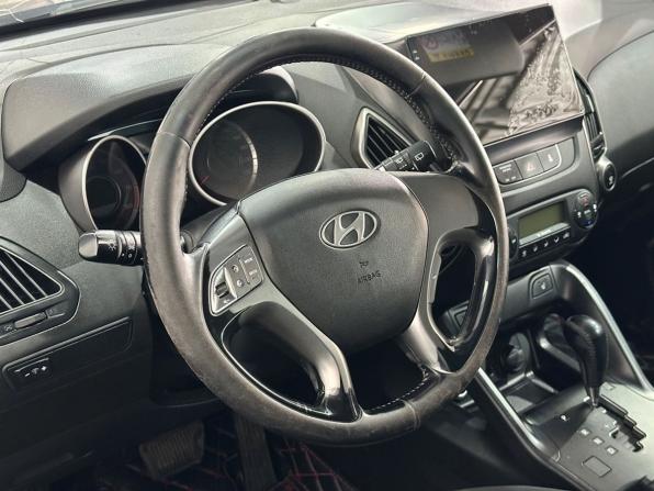 Hyundai ix35 I Рестайлинг с пробегом 2014 года, цена 950 000 рублей, 296429 км, внедорожник, Автокод Объявления