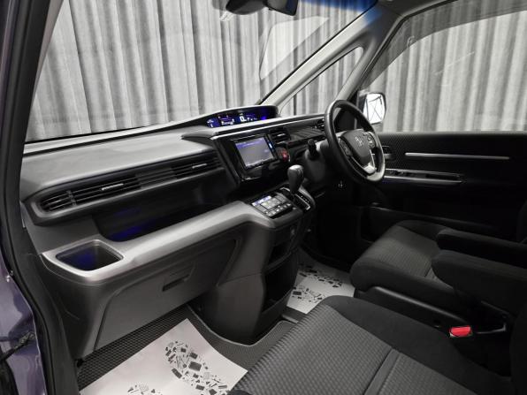 Honda Stepwgn V с пробегом 2016 года, цена 1 850 000 рублей, 140000 км, минивэн, Автокод Объявления