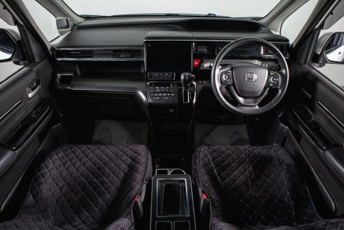 Honda Stepwgn V Рестайлинг с пробегом 2018 года, цена 2 449 000 рублей, 144917 км, минивэн, Автокод Объявления
