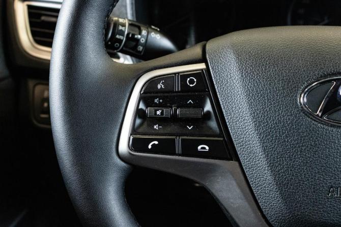 Hyundai Solaris II с пробегом 2019 года, цена 1 379 000 рублей, 106600 км, седан, Автокод Объявления