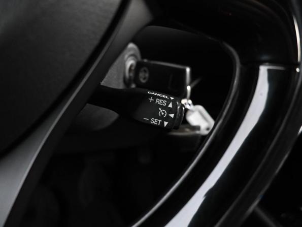 Toyota C-HR I Рестайлинг с пробегом 2019 года, цена 2 329 000 рублей, 137207 км, внедорожник, Автокод Объявления