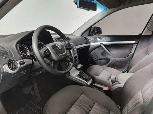 Skoda Octavia II (A5) Рестайлинг с пробегом 2011 года, цена 770 000 рублей, 171000 км, лифтбек, Автокод Объявления