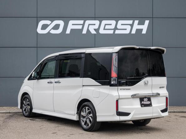 Honda Stepwgn V с пробегом 2015 года, цена 1 980 000 рублей, 106536 км, минивэн, Автокод Объявления
