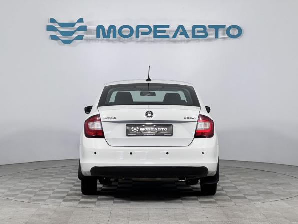 Skoda Rapid I Рестайлинг с пробегом 2017 года, цена 990 000 рублей, 203087 км, лифтбек, Автокод Объявления