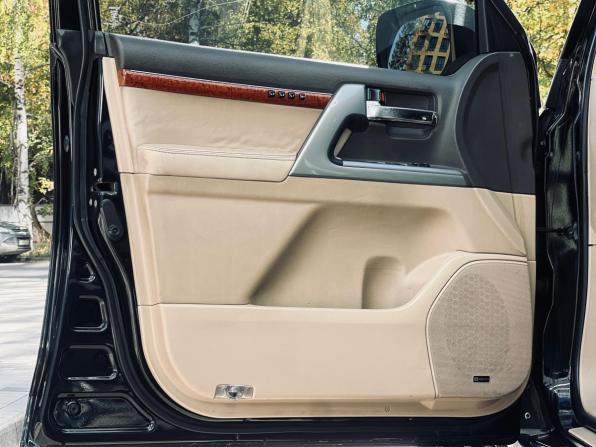 Toyota Land Cruiser 200 Series Рестайлинг 1 с пробегом 2014 года, цена 4 450 000 рублей, 190504 км, внедорожник, Автокод Объявления