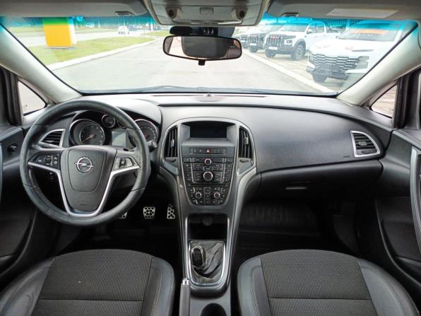 Opel Astra J Рестайлинг с пробегом 2012 года, цена 426 000 рублей, 401667 км, седан, Автокод Объявления