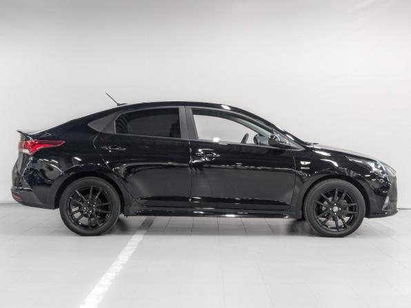 Hyundai Solaris II Рестайлинг с пробегом 2022 года, цена 1 699 000 рублей, 61441 км, седан, Автокод Объявления