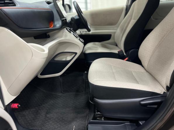Toyota Sienta II с пробегом 2015 года, цена 1 239 000 рублей, 95119 км, минивэн, Автокод Объявления